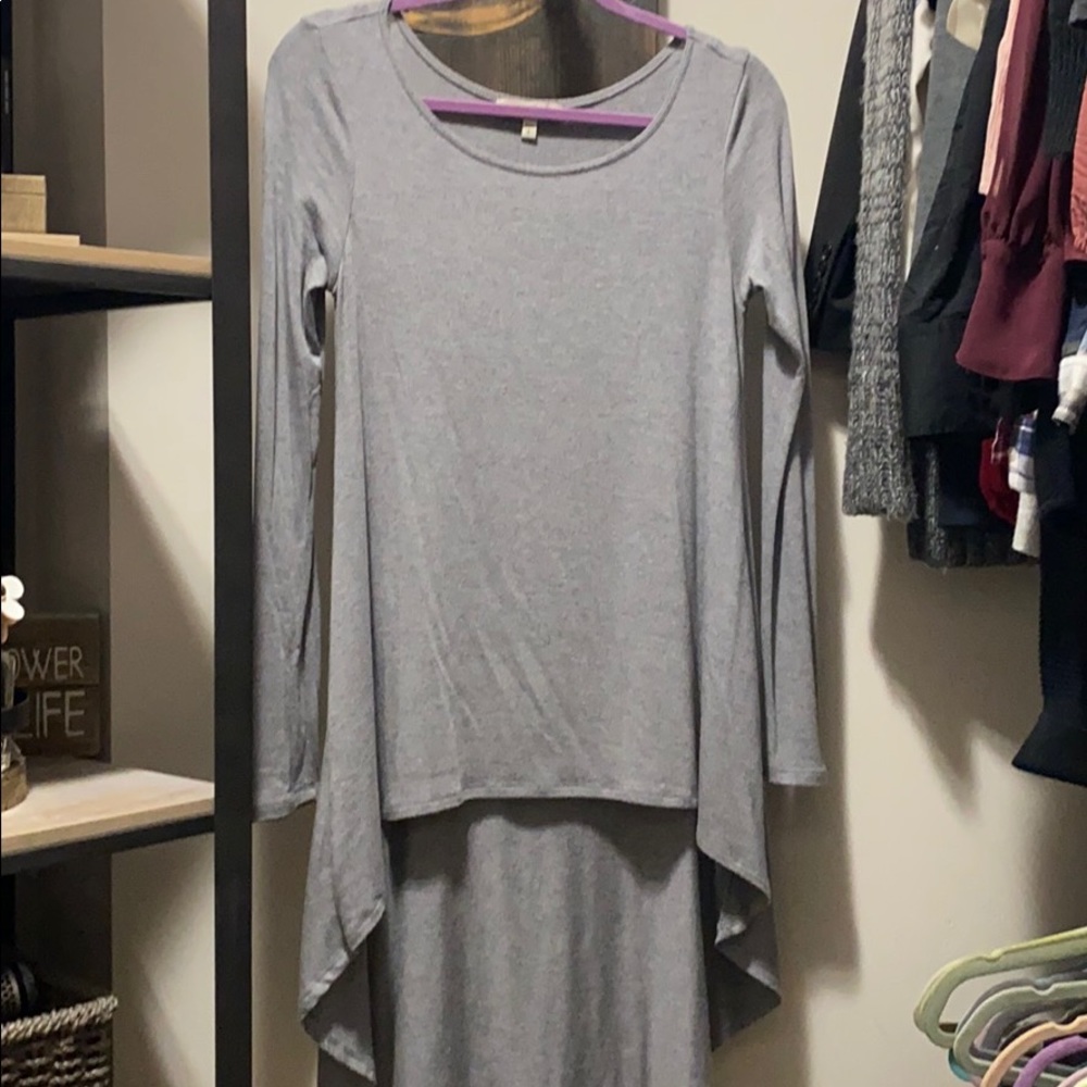 Express One Eleven long high low hem top.